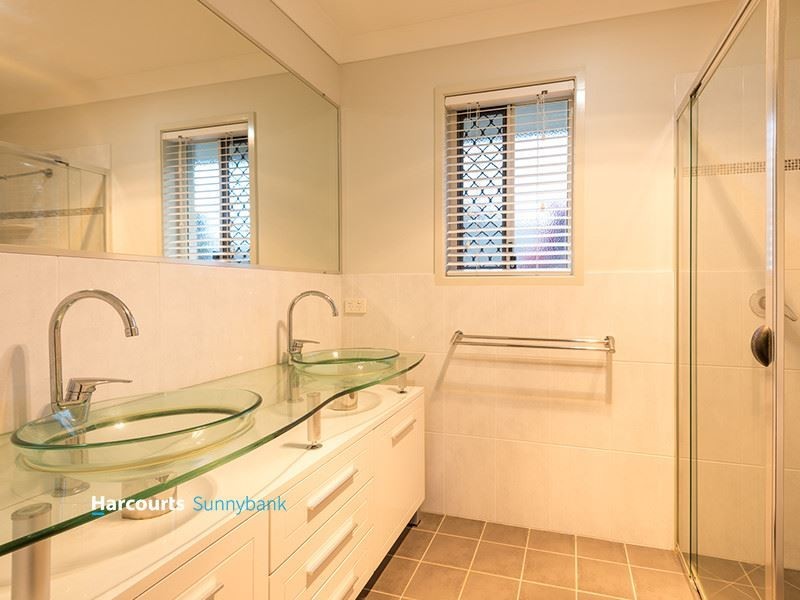 4 Charlton Place, Regents Park QLD 4118