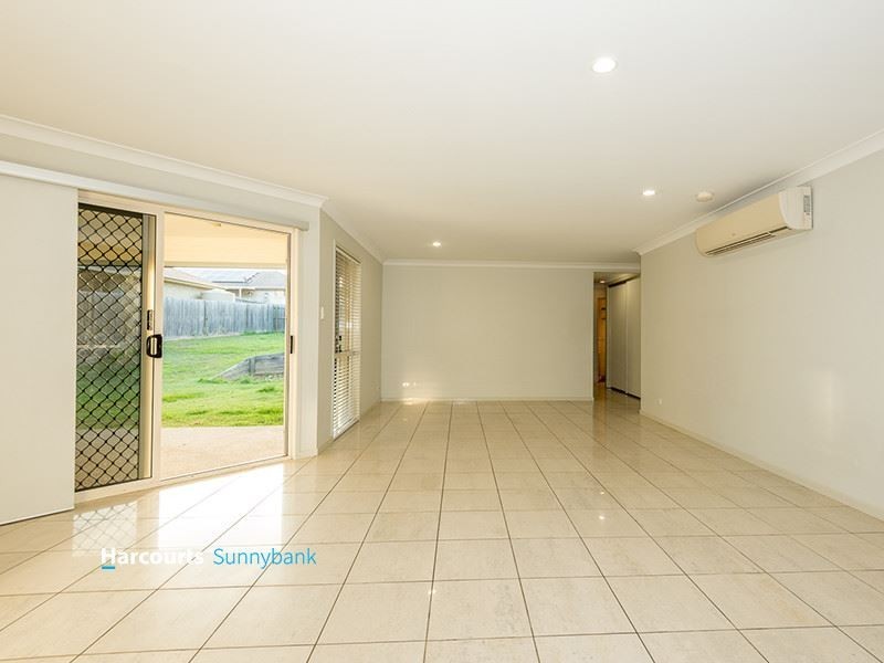 4 Charlton Place, Regents Park QLD 4118