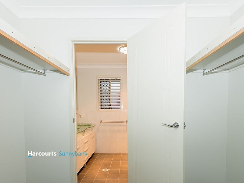 4 Charlton Place, Regents Park QLD 4118