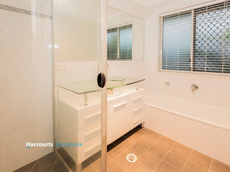 4 Charlton Place, Regents Park QLD 4118
