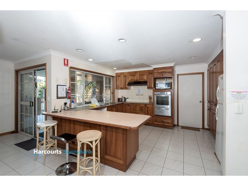 8 Metropole Street, Robertson QLD 4109