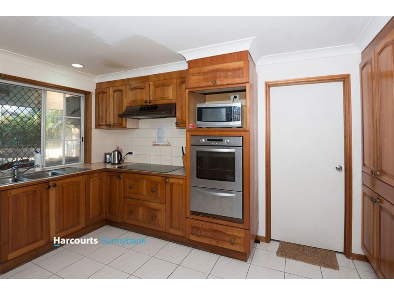 8 Metropole Street, Robertson QLD 4109