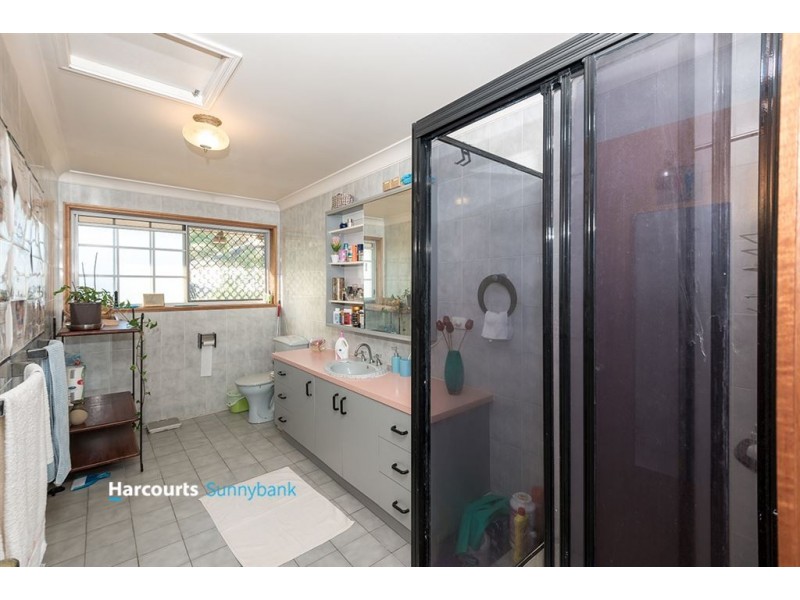 8 Metropole Street, Robertson QLD 4109