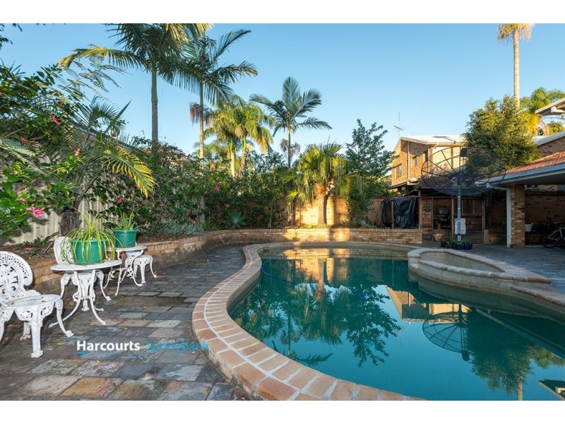 8 Metropole Street, Robertson QLD 4109