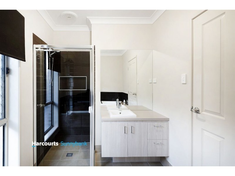 4 Berrima Street, Regents Park QLD 4118