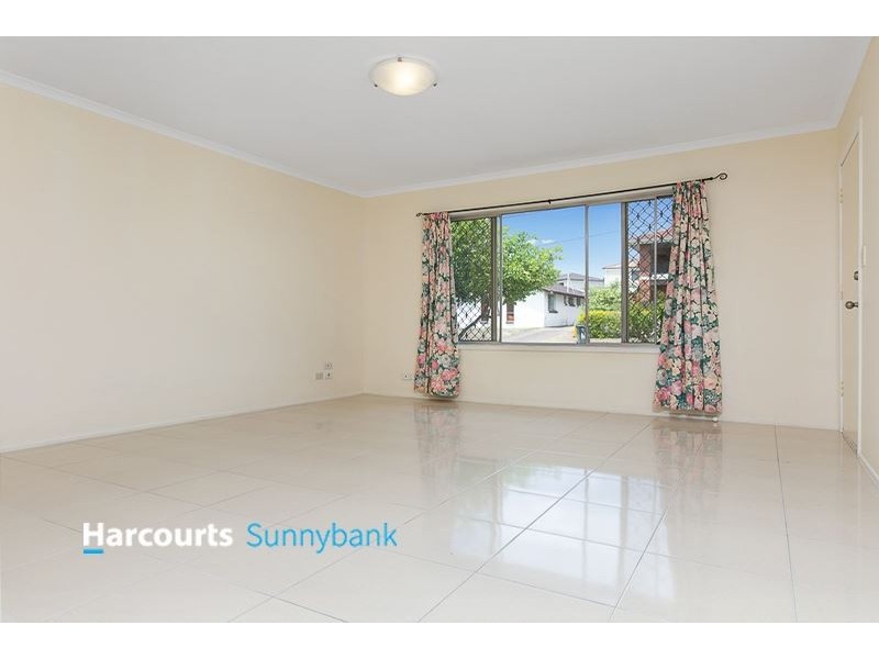 10 Saffron Street, Robertson QLD 4109