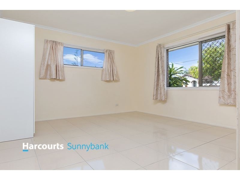 10 Saffron Street, Robertson QLD 4109