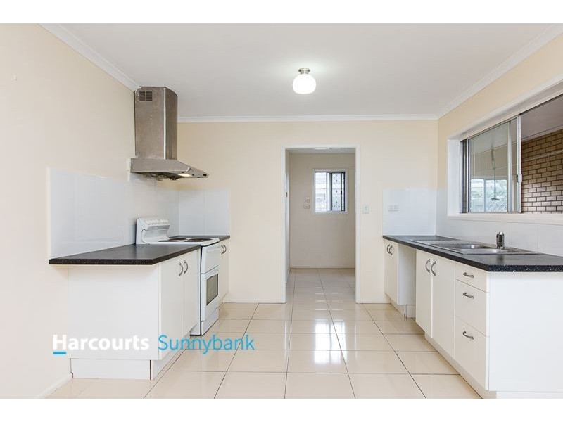 10 Saffron Street, Robertson QLD 4109