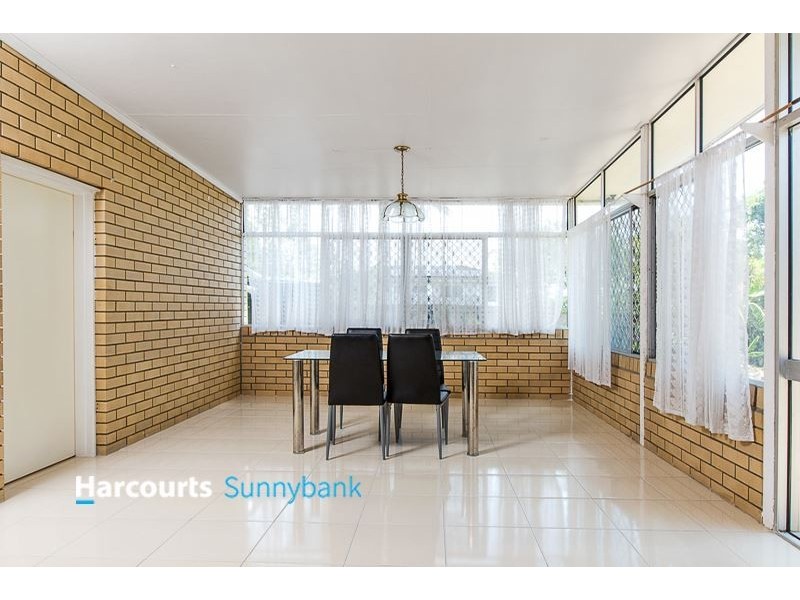 10 Saffron Street, Robertson QLD 4109