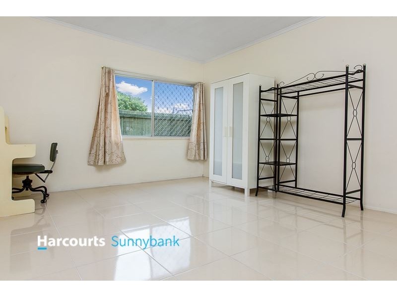 10 Saffron Street, Robertson QLD 4109