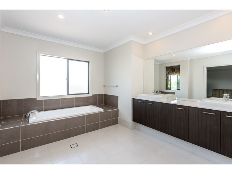 16 Joplin Street, Robertson QLD 4109