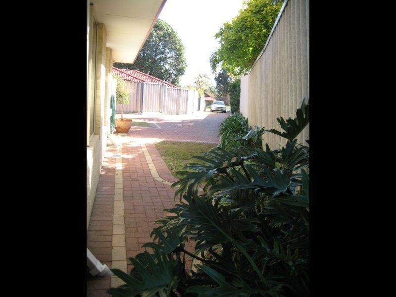 2/33 Harfoot Street, Willagee WA 6156
