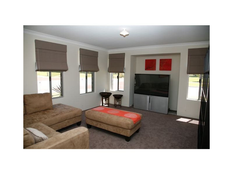 19 Harvest Lakes Boulevard, Atwell WA 6164