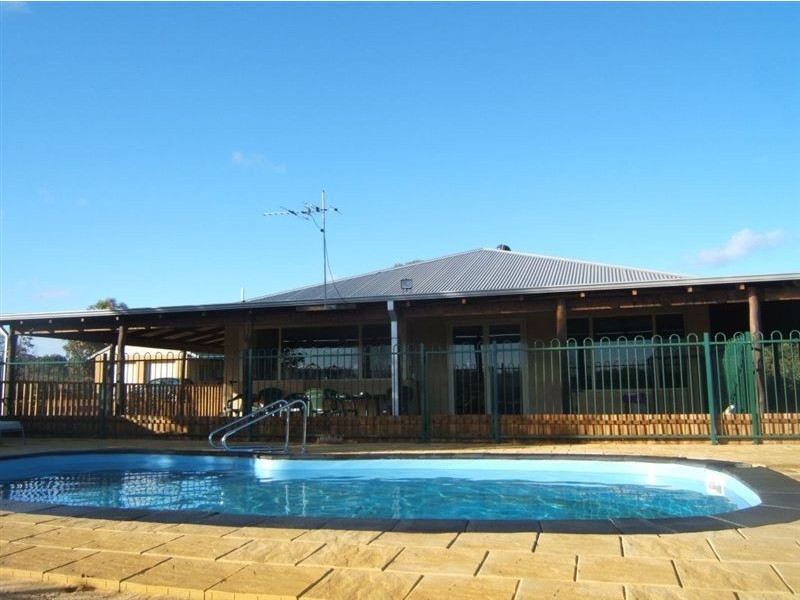 331 Sutcliffe Rd, Waggrakine WA 6530