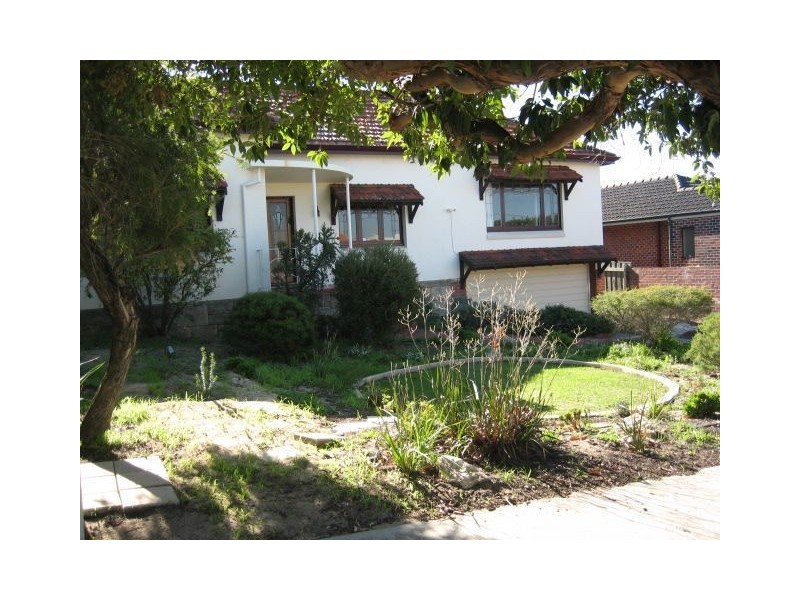 1/9 Kitchener Road, Melville WA 6156