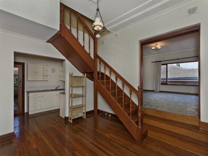 1/9 Kitchener Road, Melville WA 6156