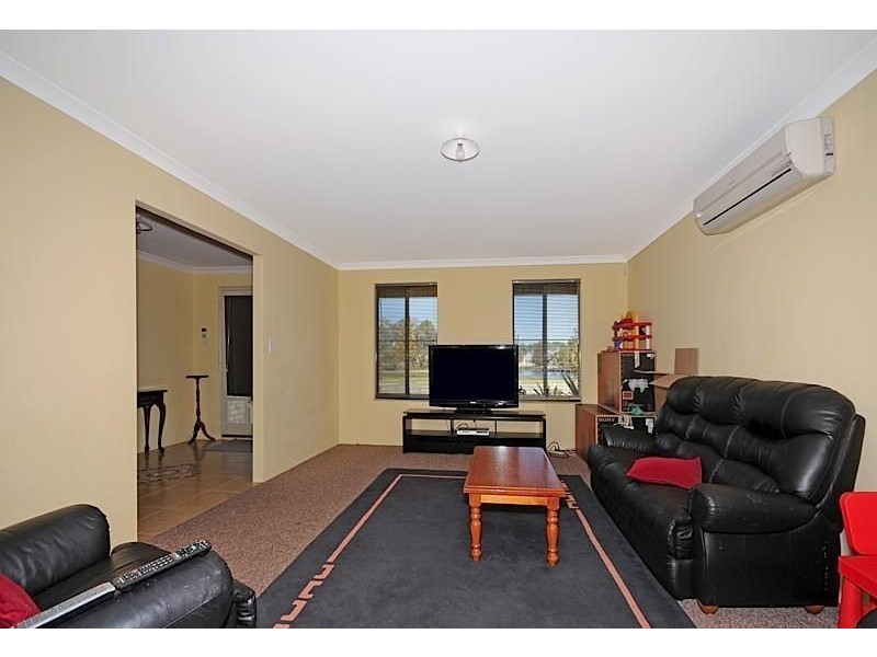 83 Aurora Drive, Atwell WA 6164