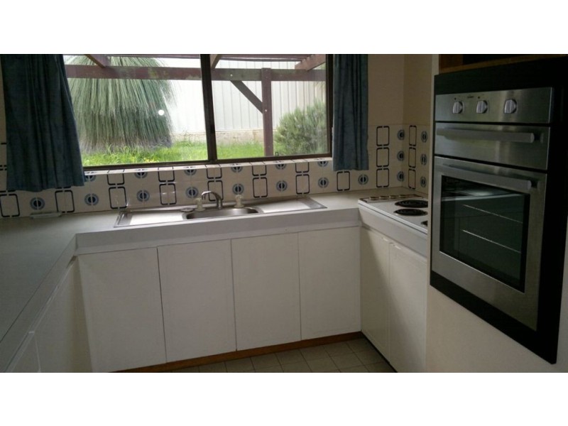 4/9 Kitchener Road, Melville WA 6156