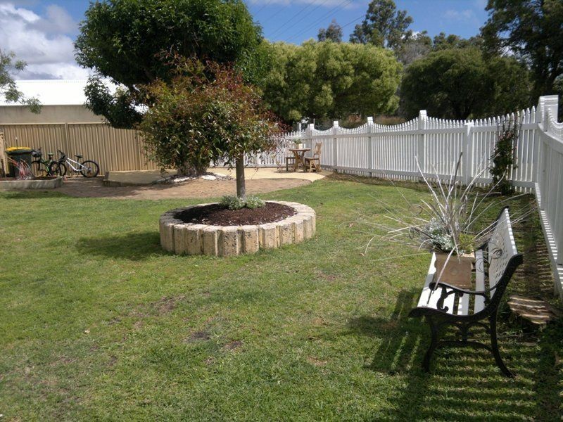 2 Perkins Road, Melville WA 6156