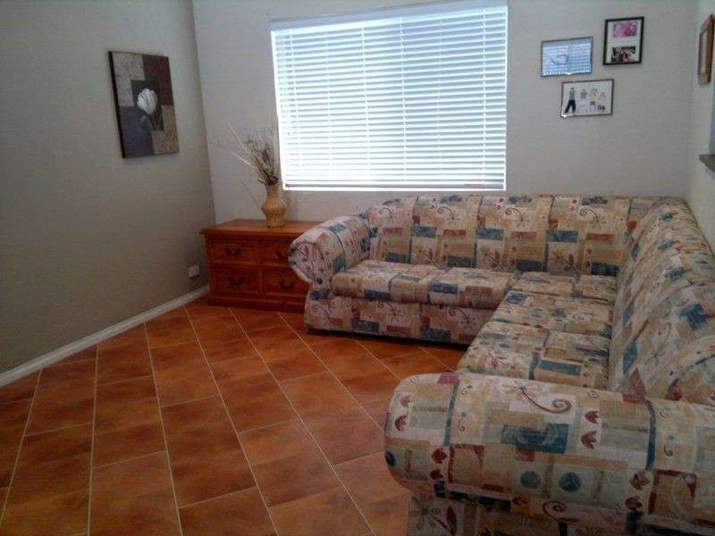 2 Perkins Road, Melville WA 6156