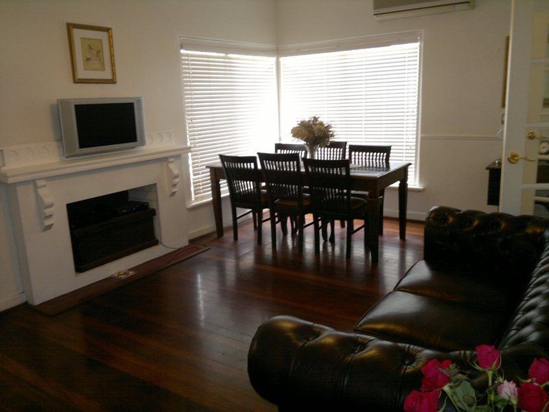 2 Perkins Road, Melville WA 6156