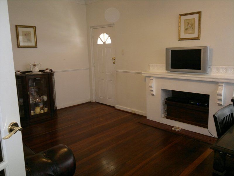 2 Perkins Road, Melville WA 6156