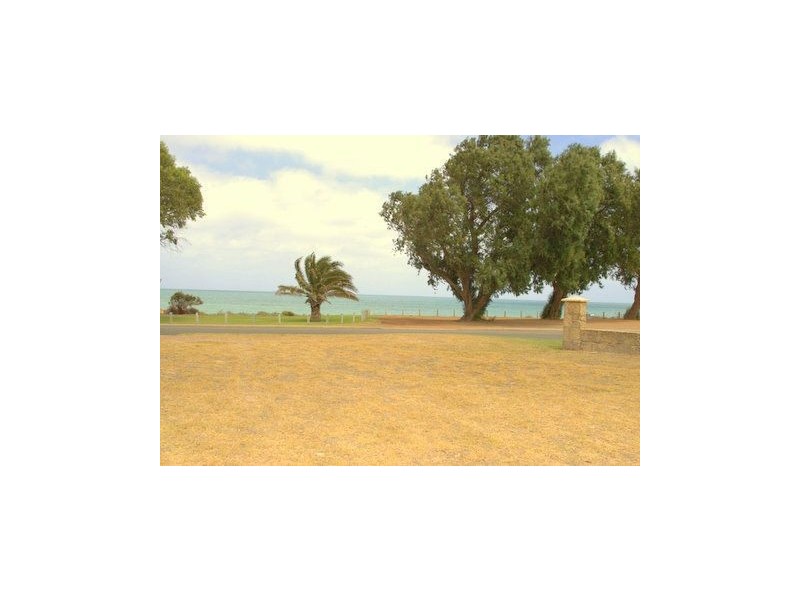 2 Champion Bay Rise, Bluff Point WA 6530