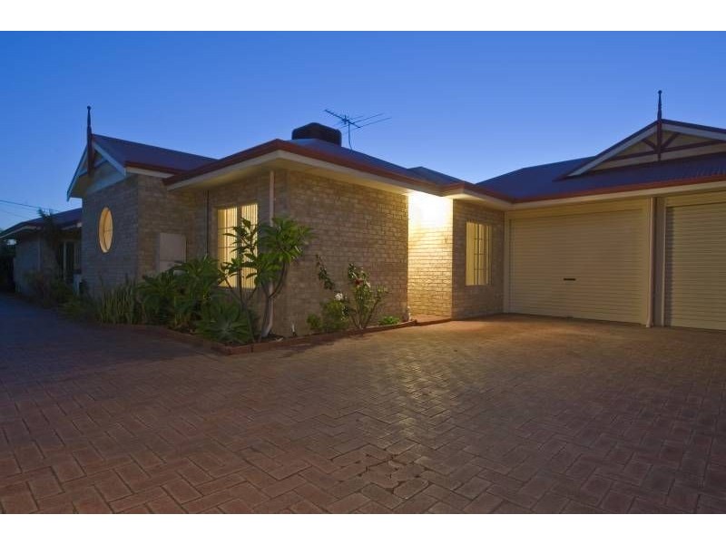 2/15 Kanimbla Street, Bicton WA 6157