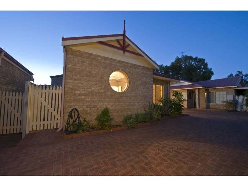 2/15 Kanimbla Street, Bicton WA 6157