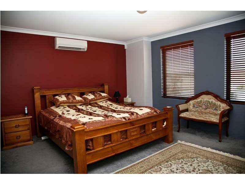 4 Leichhardt Crossing, Hammond Park WA 6164