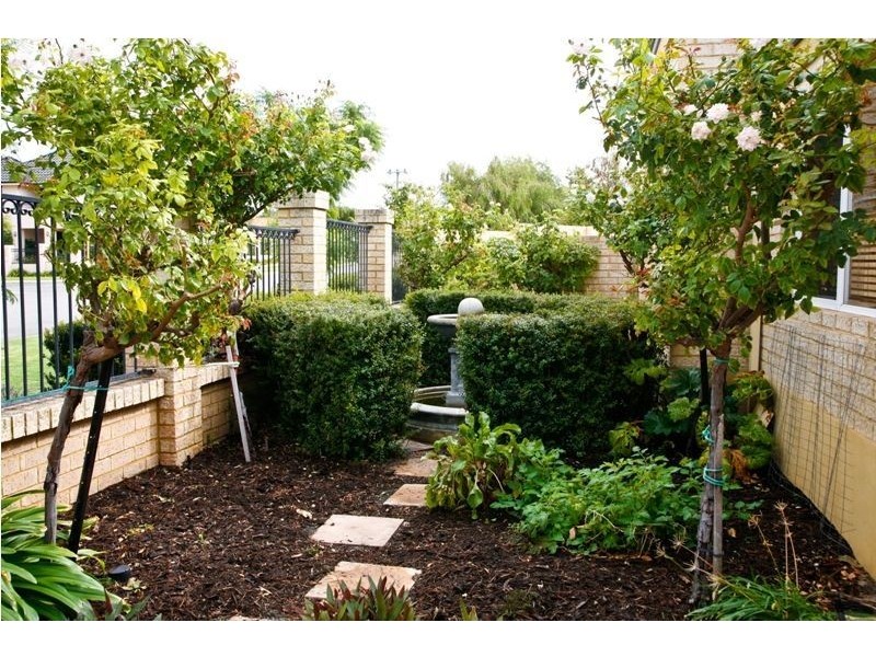 16 Klem Avenue, Salter Point WA 6152