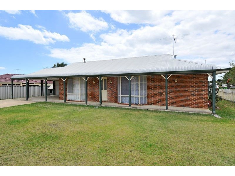 2 Fairway Crescent, Meadow Springs WA 6210
