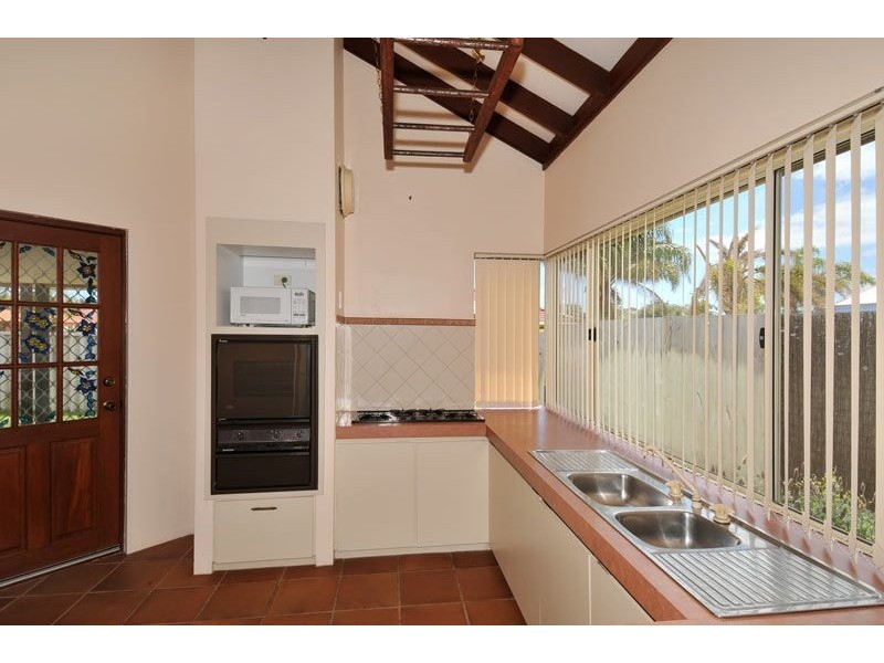 2 Fairway Crescent, Meadow Springs WA 6210