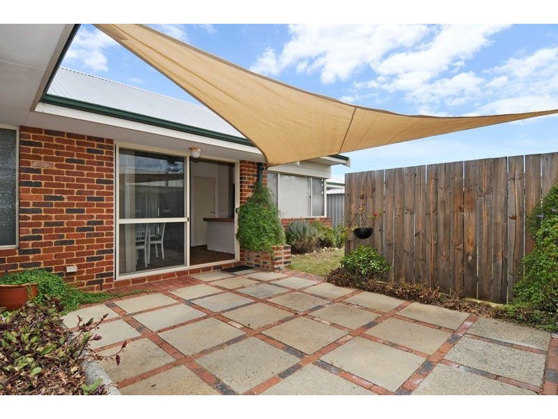 2 Fairway Crescent, Meadow Springs WA 6210