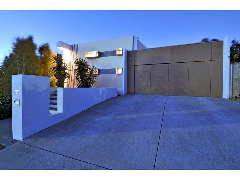7 Prestwick Green, Meadow Springs WA 6210