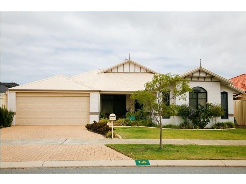 14 Murrumbidgee Drive, Hammond Park WA 6164