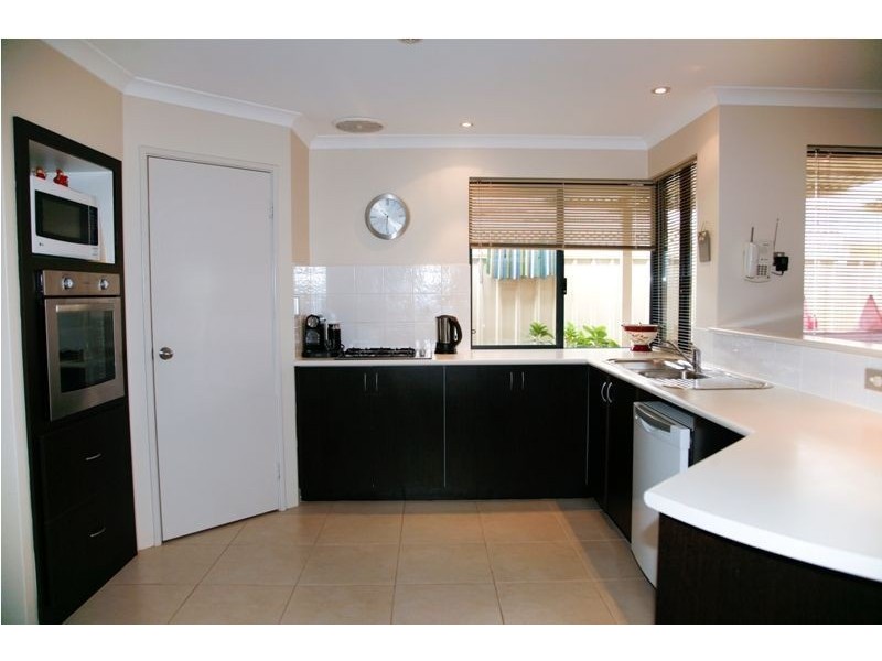 14 Murrumbidgee Drive, Hammond Park WA 6164