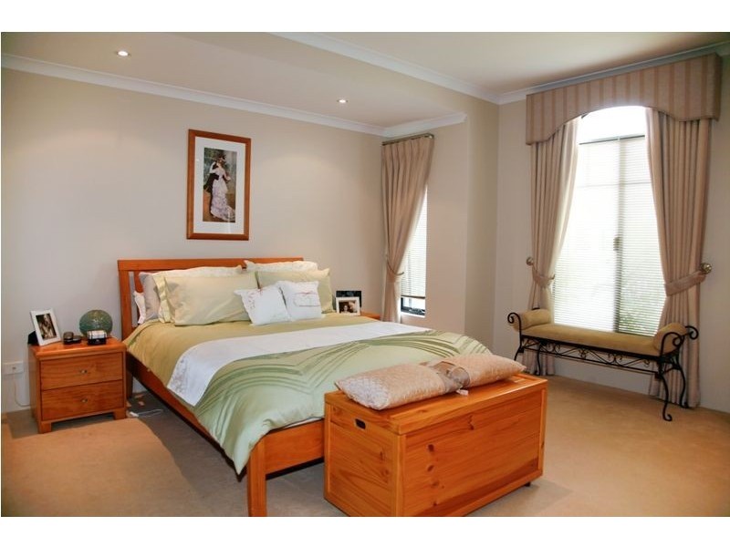 14 Murrumbidgee Drive, Hammond Park WA 6164