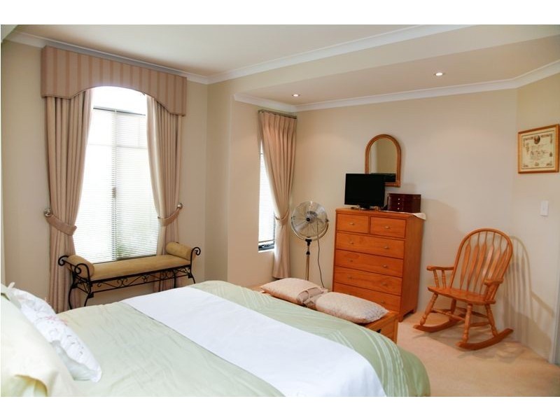 14 Murrumbidgee Drive, Hammond Park WA 6164