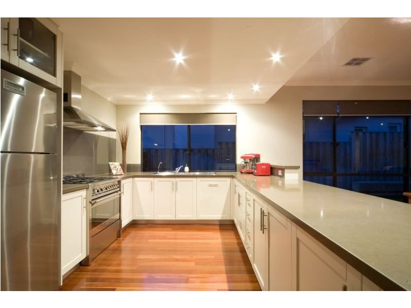 32 Halse Cres, Melville WA 6156