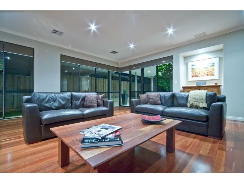 32 Halse Cres, Melville WA 6156