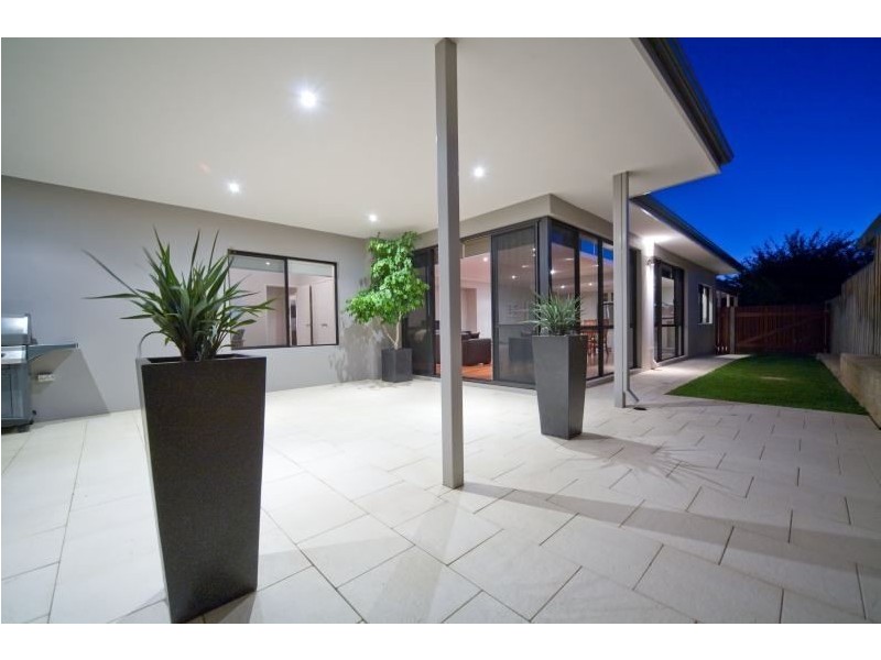 32 Halse Cres, Melville WA 6156