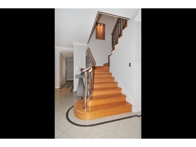 2 Leighton Place, Halls Head WA 6210