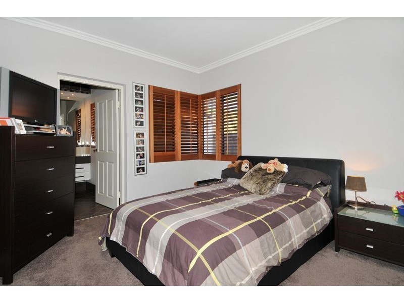 2 Leighton Place, Halls Head WA 6210