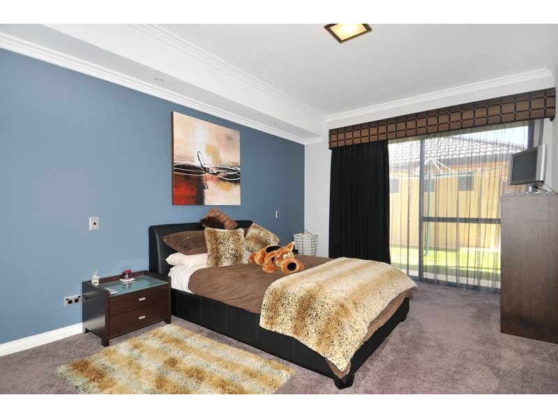 2 Leighton Place, Halls Head WA 6210