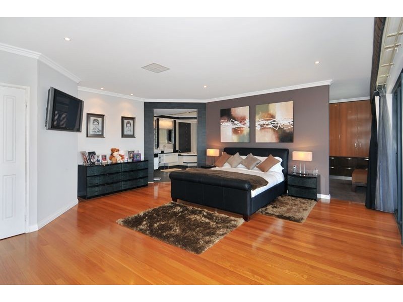 2 Leighton Place, Halls Head WA 6210