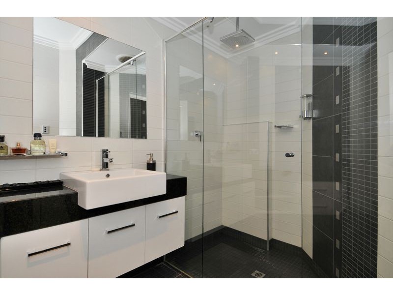 2 Leighton Place, Halls Head WA 6210