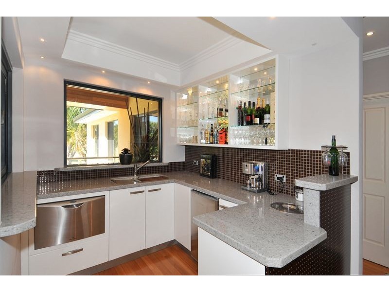 2 Leighton Place, Halls Head WA 6210