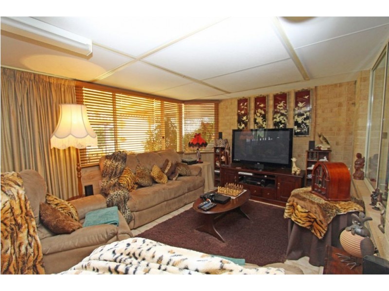 25 Lavender Gardens, Halls Head WA 6210