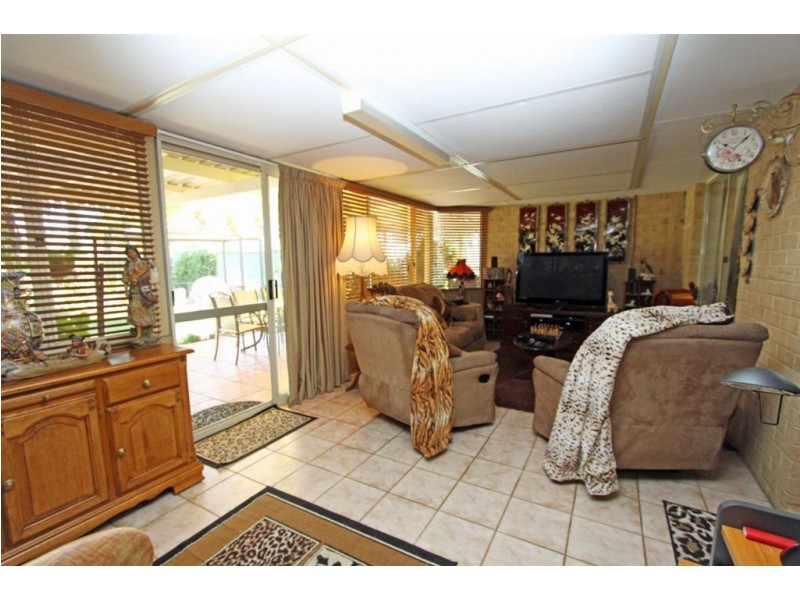 25 Lavender Gardens, Halls Head WA 6210